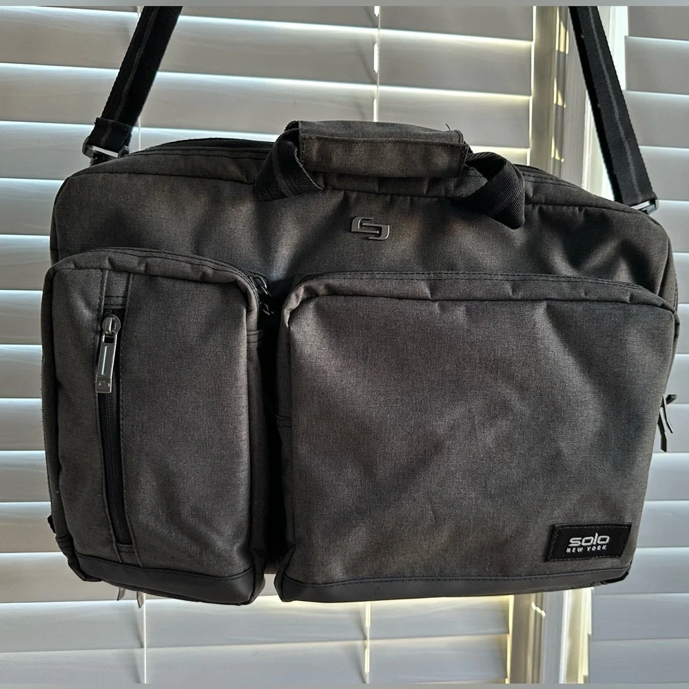 Laptop Bag! You Can Carry On Your Shoulder Or Your Back! Best Offer Accepted!🖤🖤